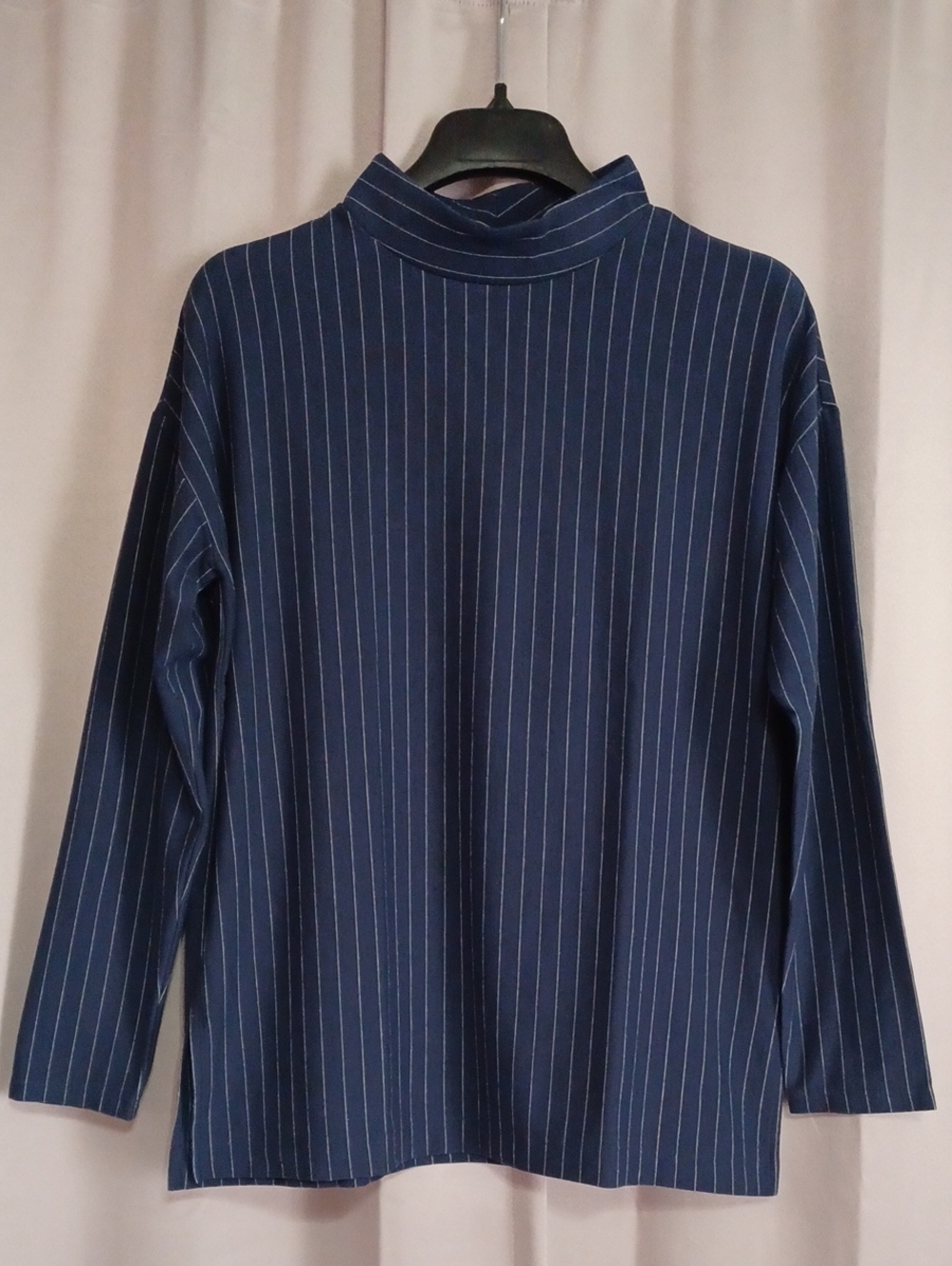Chico's Navy Blue White Pinstripe Mock Neck Long Sleeve Tunic Top Size Small